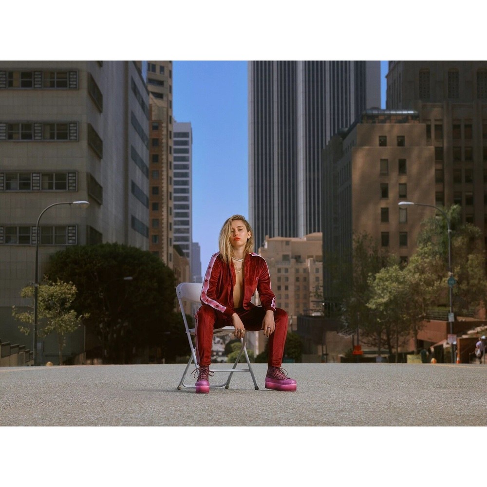 New Converse Miley Cyrus women's velvet track pants - Picture 2 of 8